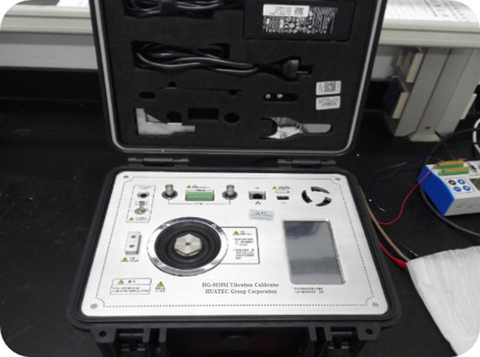 10 Hz sampai 4000 Hz Laboratorium Di Situs Portable Shaker Vibration Calibrator Handheld